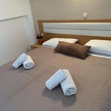 Appartement Style Studio Charaki